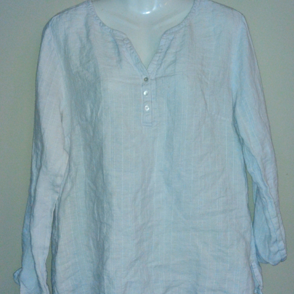 🌼🌸🌺 LL Bean off-white v-neck tunic 🌸🌺🌼